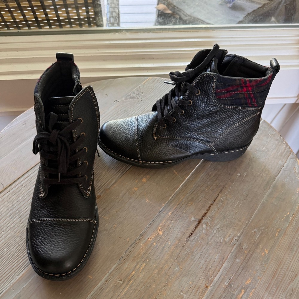 Clarks Whistle Bea Black Tumbled Leather Plaid Trim Ankle Boots Women's 7 NWT